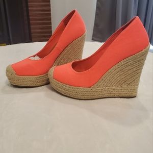 Groove Espadrilles Wedge Coral  Size 8M Brand New in Box